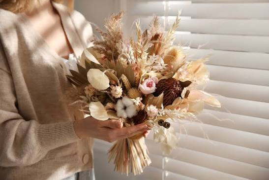 Dried Flowers for Wedding Styling: What Actually Works